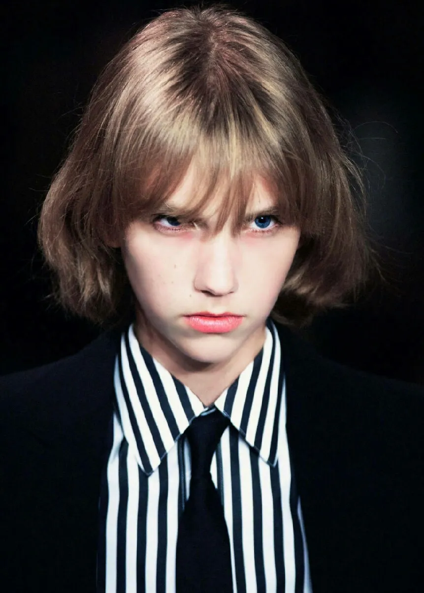 奶酷少年脸成高奢新宠模特女人帅起来真没男人什么事