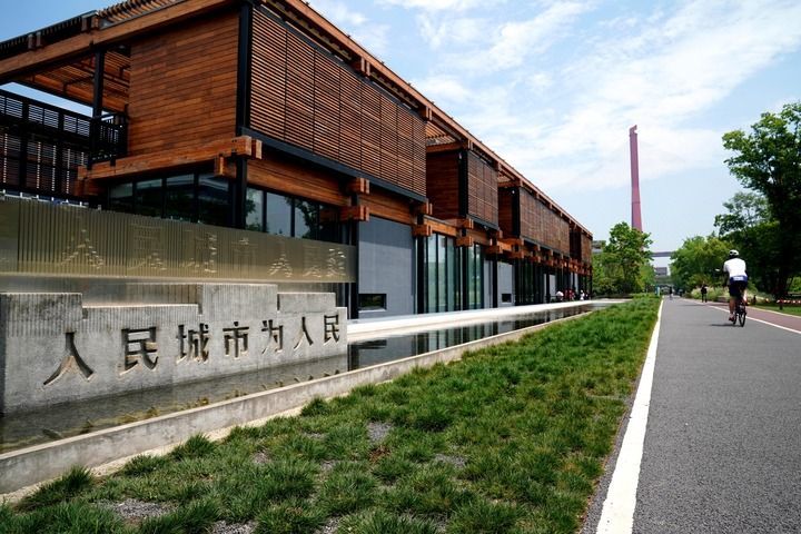 由百年工业遗址改造成的杨浦滨江人民城市建设规划展示馆（2021年5月15日摄）。新华社记者 刘颖 摄