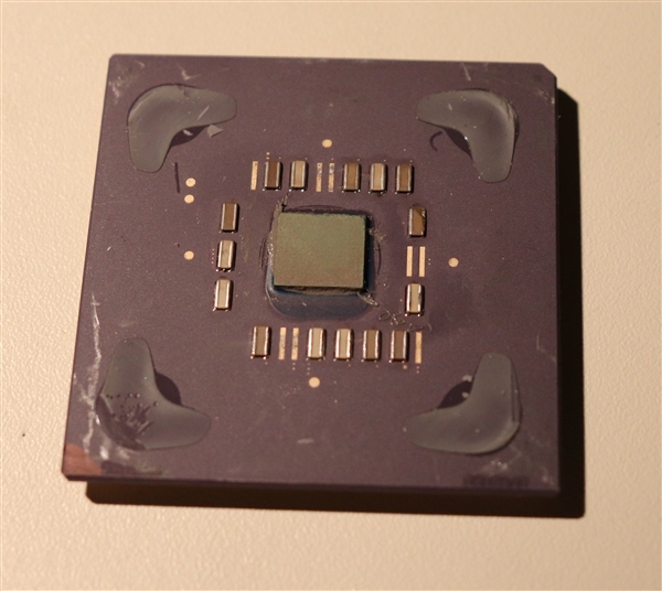 大神破解22年前的AMD K6-2+处理器:打开隐藏的128KB二级缓存