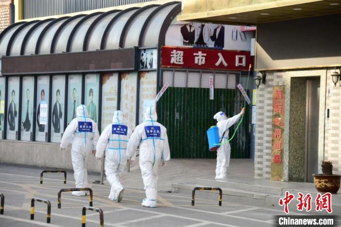 江苏盐城民警14天守护封控小镇记录群众需求每完成一项就画个勾