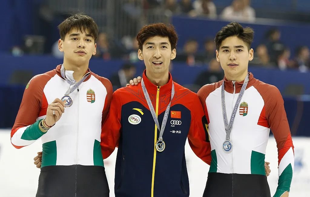 刘少林(左)、武大靖(中)、刘少昂(右) 图/视觉中国