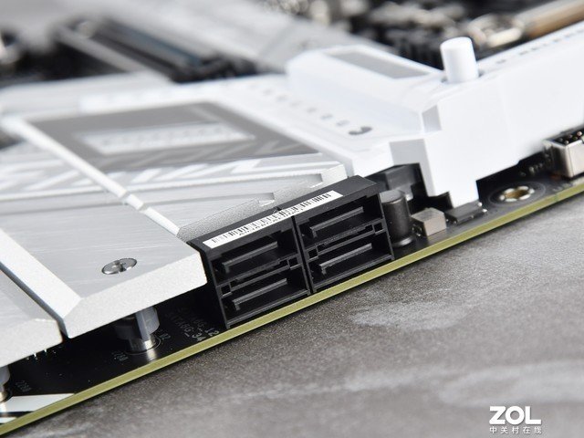 【有料评测】华硕Z790吹雪D4主板评测 全面的高端白色主板