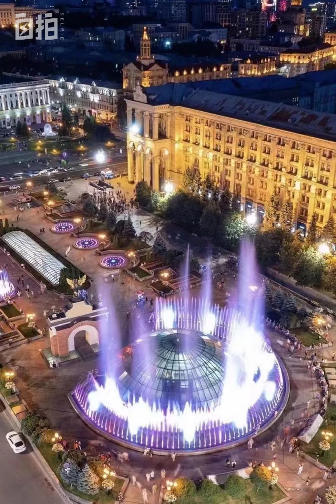 这是开战前的基辅独立广场。