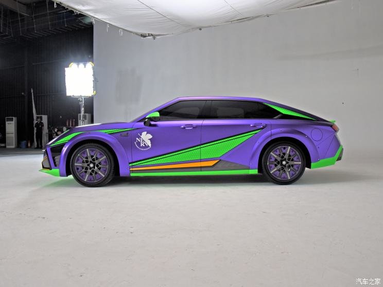 新车的外观并没有任何变化,而是通过一套源自eva动漫中的机甲配色来