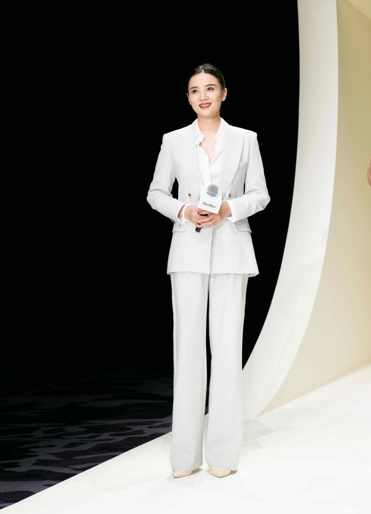 宋佳西装造型亮相maxmara新品发布会西装搭盘发自信从容