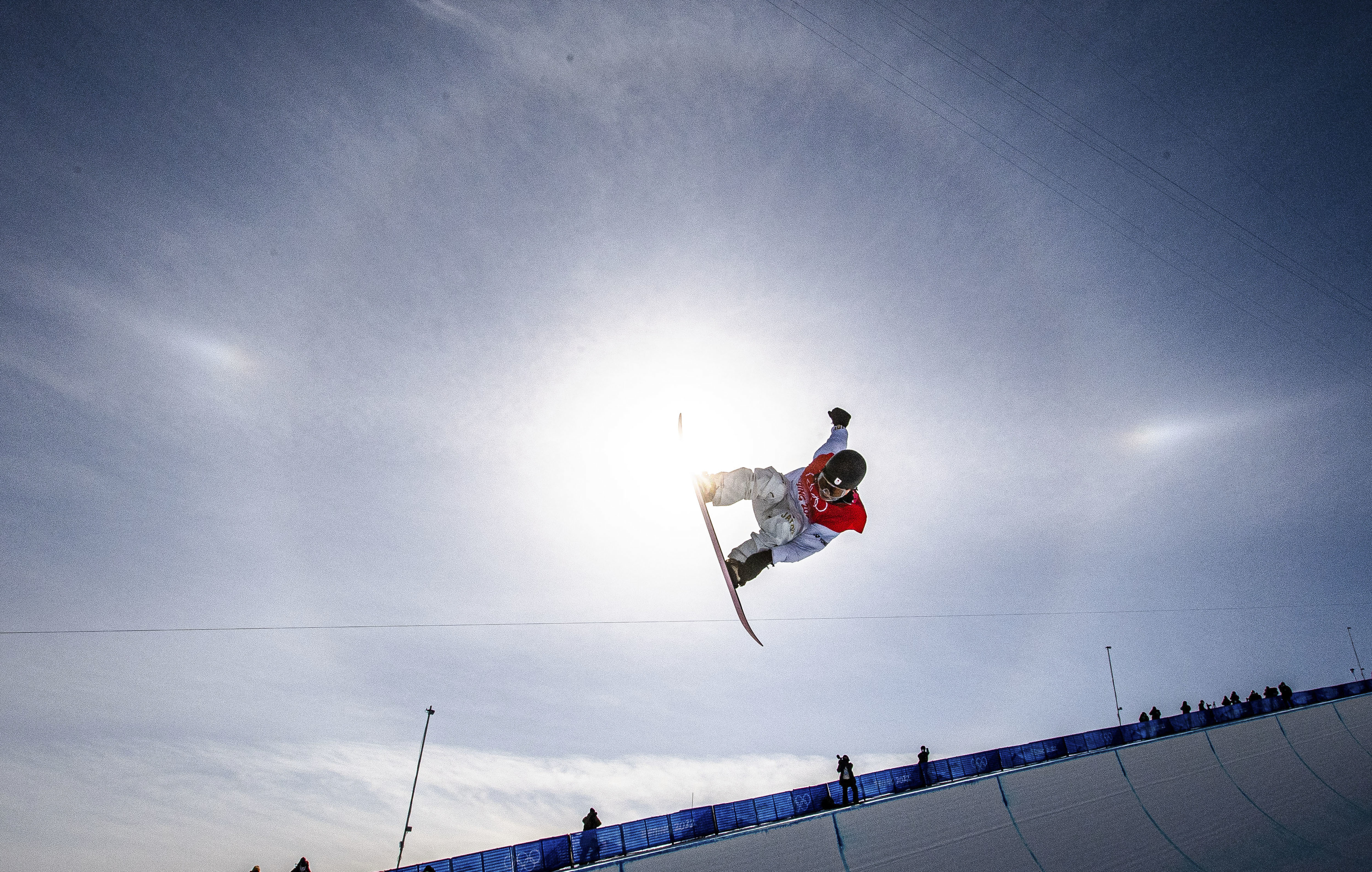 2月11日，平野步梦在北京冬奥会单板滑雪男子U型场地技巧决赛中。新华社记者肖艺九摄