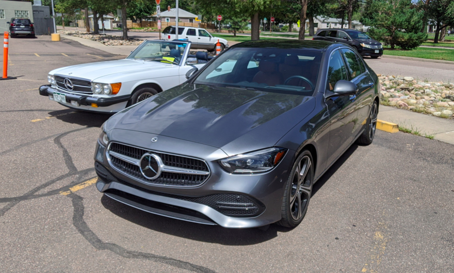 海外实拍新奔驰c300 4matic,颜值抢眼,搭载2.