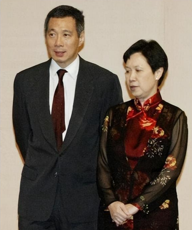 ● 李显龙与何晶