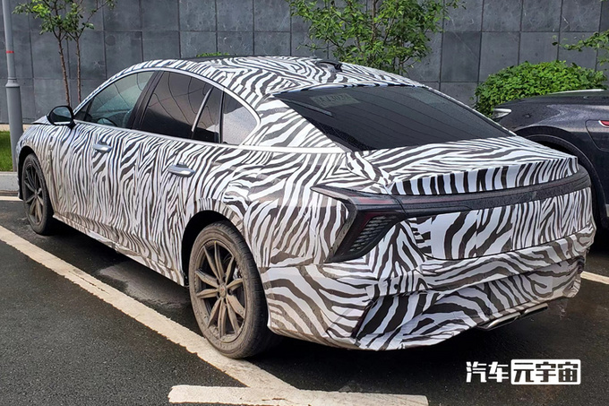 红旗H5运动版谍照曝光配中置排气 或18万起售-图3