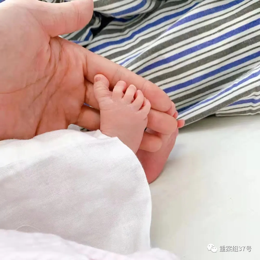 5月16日，在垂杨柳医院降生的一位来自临控区的宝宝。她的父亲给她取了个小名“小可”，意思是“可可爱爱”。受访者供图