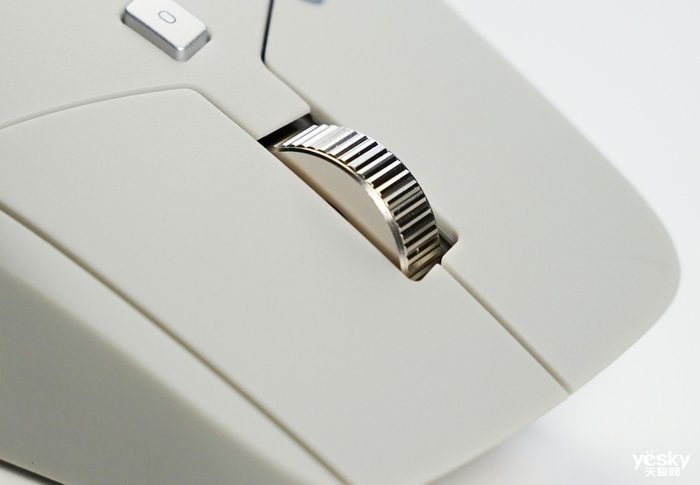 M+无线跨屏技术 霍尔磁感应侧滚轮 雷柏MT760L多模无线鼠标评测