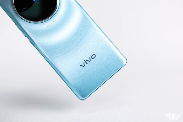 首发天玑9300旗舰芯,vivo X100带来满分旗舰体验