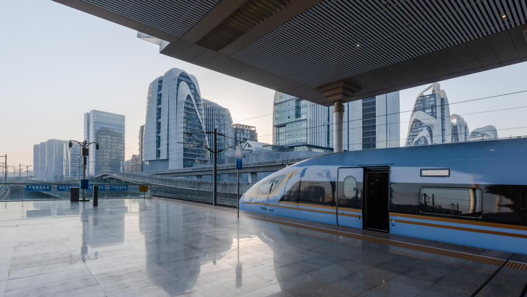 南京南站高铁站站台|图源:图虫创意