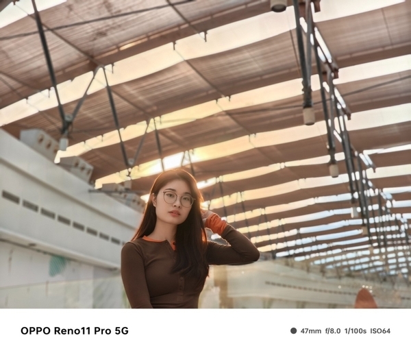 光学质感的虚化效果,OPPO Reno11系列人像虚化零距离体验