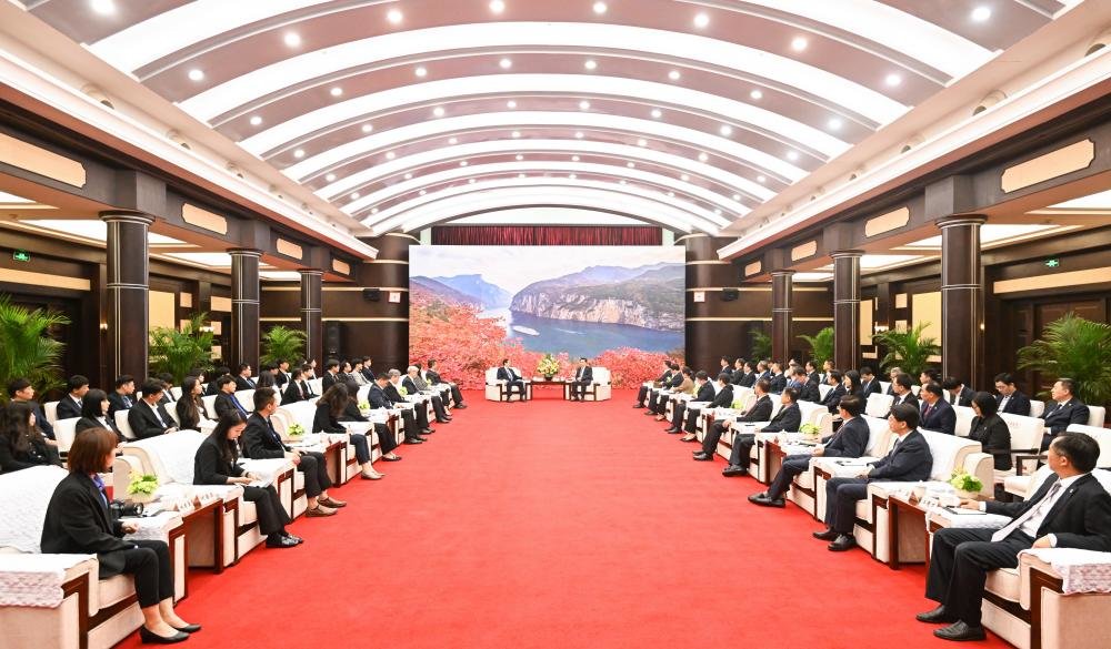 ▲4月3日,中共重庆市委书记袁家军会见了来渝参访的中国国民党前主席马英九一行。记者 苏思 摄/视觉重庆