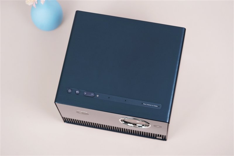 色彩亮度我都要!Vidda C1S评测:三色激光画质优秀 同亮度碾压单激光