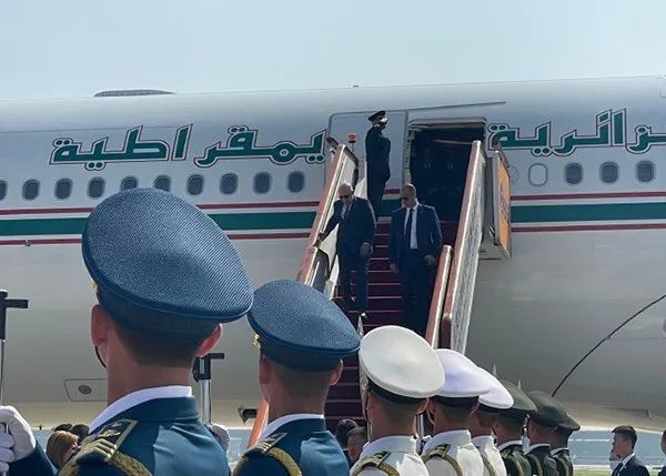 · 7月17日上午，特本访华专机抵达北京首都国际机场。（图源：CGTN）