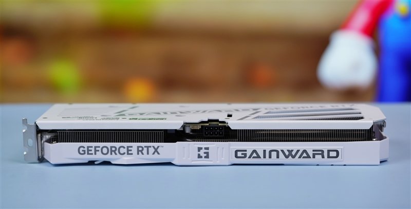 纤薄身材也能满血发挥!耕升RTX 4070踏雪评测:2K游戏通吃的高颜值显卡