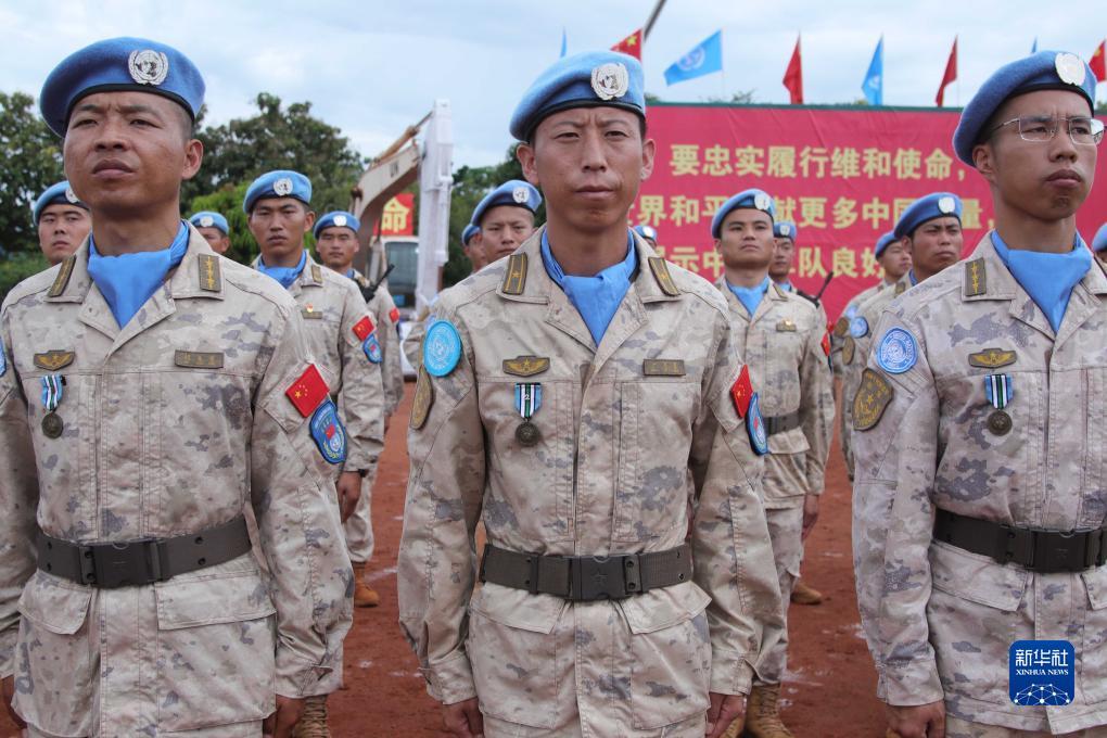 中国第十三批赴南苏丹瓦乌维和部队全体官兵获联合国和平荣誉勋章