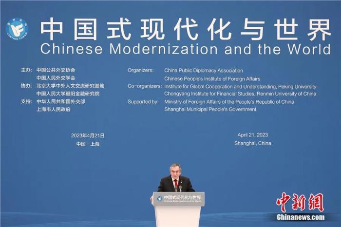 2023年4月21日,“中国式现代化与世界”蓝厅论坛在上海“世界会客厅”举办,沙拉夫出席论坛开幕式并致辞。殷立勤 摄