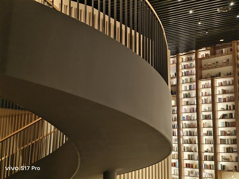 8mm机身以下我最能打!vivo S17 Pro评测:3499元轻薄手机之王