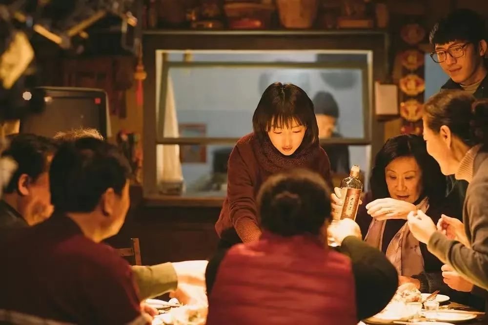 经历过家庭变故的人,存钱意识会更强/《后来的我们》剧照