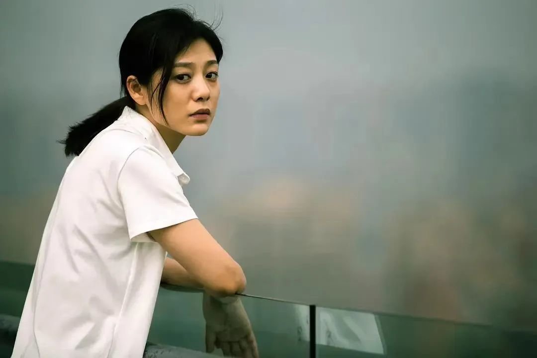 《淡蓝琥珀》剧照