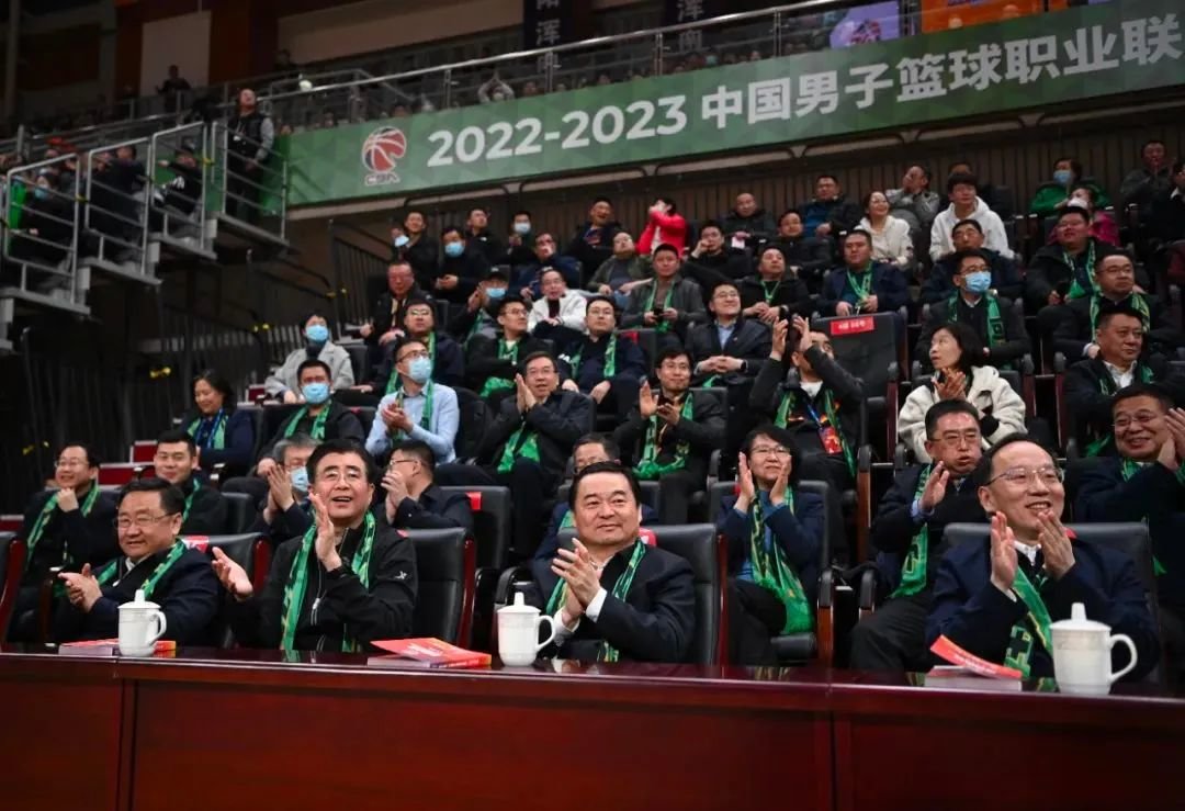 △3月19日，省领导在辽宁体育馆现场观看CBA常规赛辽宁队与深圳队的比赛。
