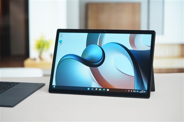 小米首款二合一笔记本!小米笔记本12.4图赏