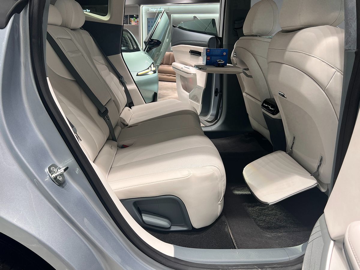 21.39万起,支持换电,Model Y+鸥翼门=TA,昊铂HT到店实拍