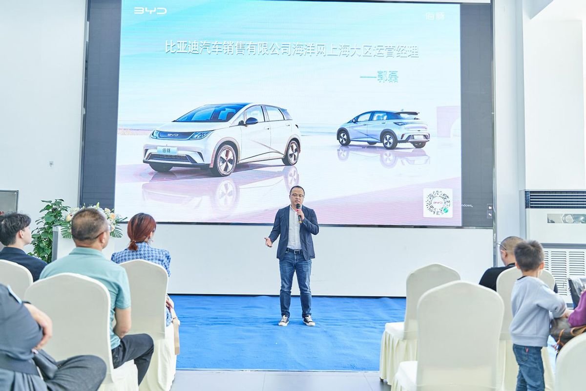 新出行助力新生活,上海华帆书豪“海豚百车交付”顺利落幕!