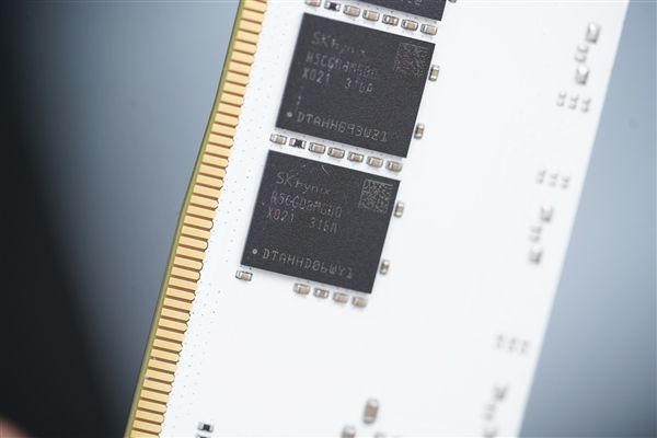 狂飙8000MHz!影驰HOF PRO DDR5-8000 24GB内存图赏
