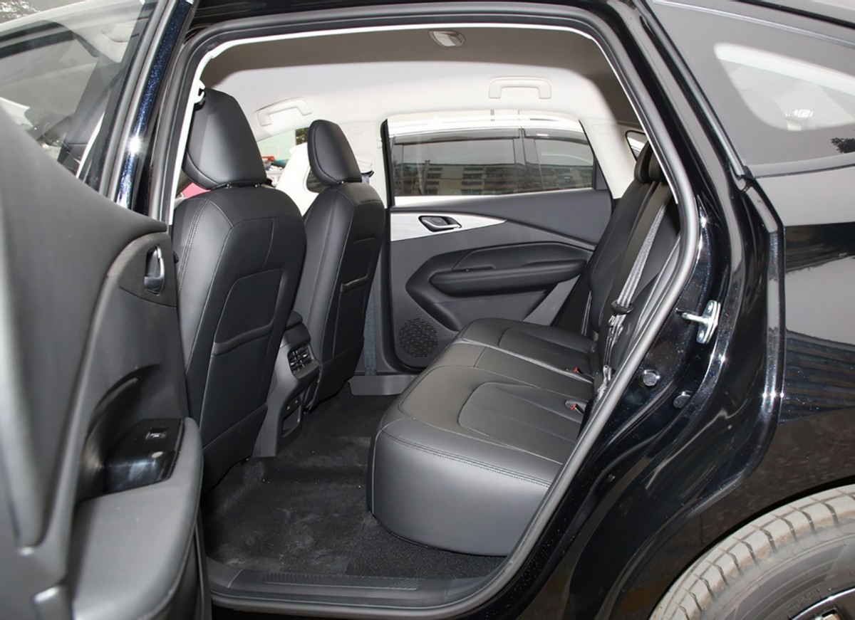 就差1000元 应该怎么选?五菱星光对比秦PLUS DM-i