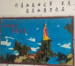 〓 有服刑人员对孩子说：“这次你的期末考试成绩只有583分，明年爸爸回来，你考到600分我就带你去迪斯尼。”