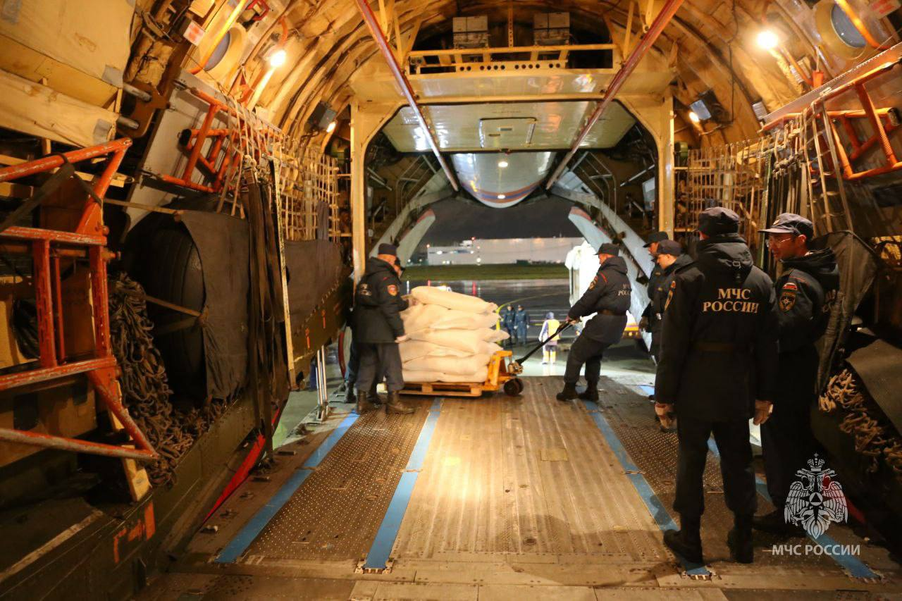 俄紧急情况部10月19日在Telegram上所发关于“俄罗斯向加沙地带民众提供27吨人道主义援助物资”帖子中所配图片