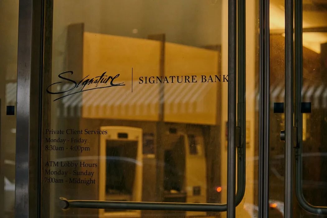 为律师事务所和房地产公司提供贷款服务的签名银行突然关闭（图源：纽约时报）