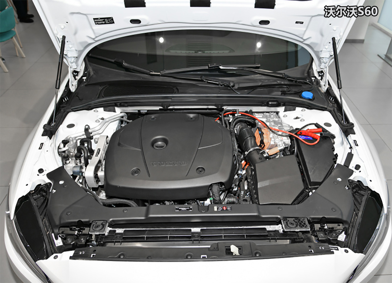 谁是更运动的豪华中级车?沃尔沃S60对比宝马3系