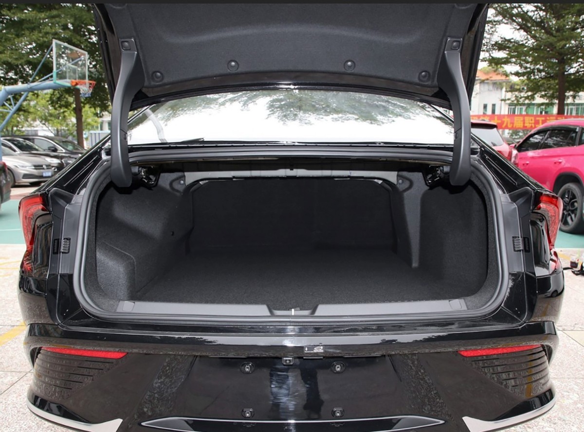 就差1000元 应该怎么选?五菱星光对比秦PLUS DM-i