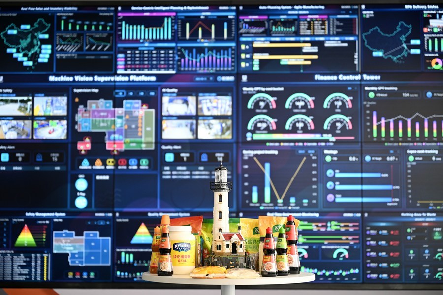 这是5月11日拍摄的联合利华天津食品工厂中控室。新华社记者 赵子硕 摄