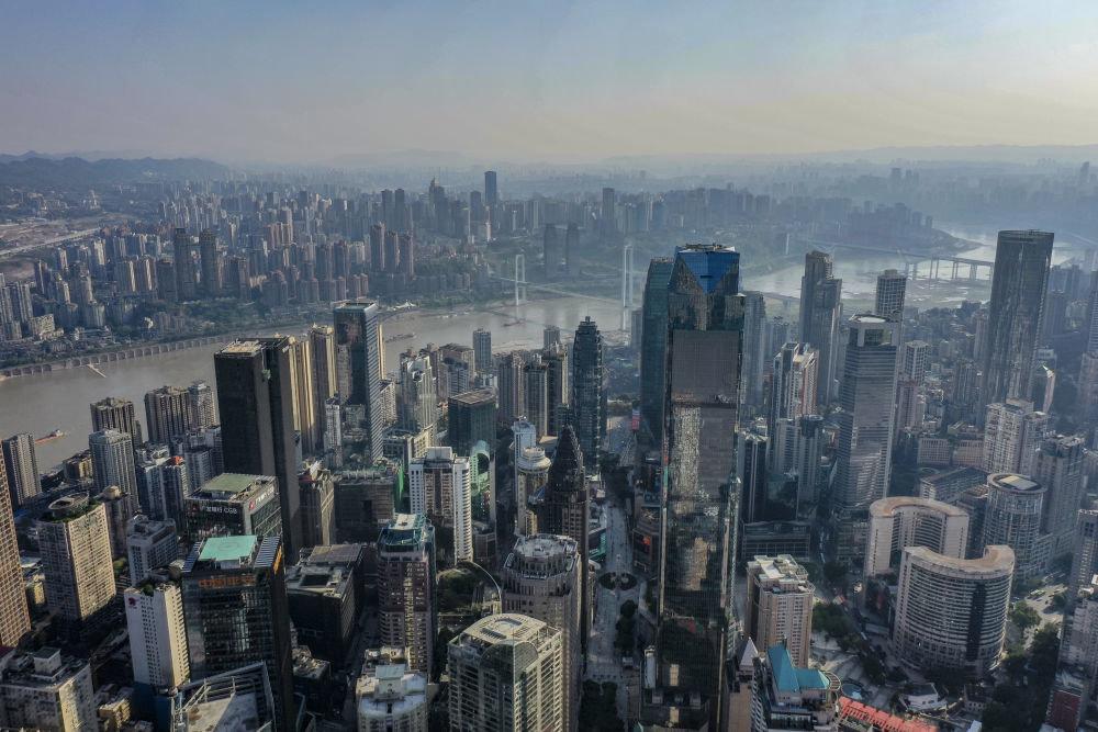 这是2022年9月5日拍摄的重庆城市景象(无人机照片)。新华社记者 黄伟 摄