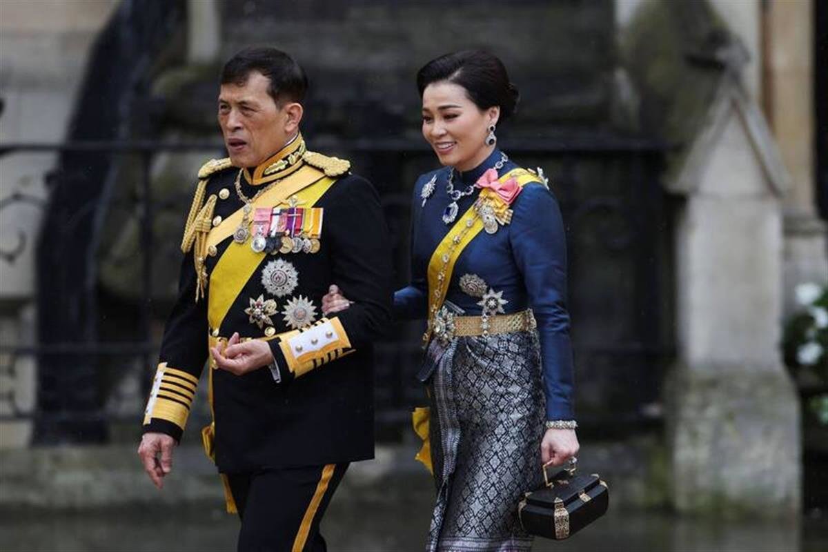 泰国国王携王后现身英王加冕礼,昔日宠妃诗妮娜下落引关注