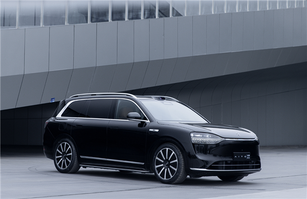 46.98万起!问界M9正式上市:华为“科技车皇”来了