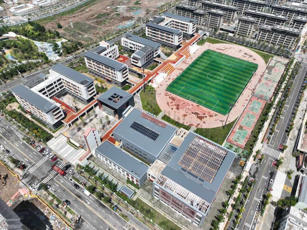 这是位于河北雄安新区启动区的北京四中雄安校区（7月4日摄，无人机照片）。