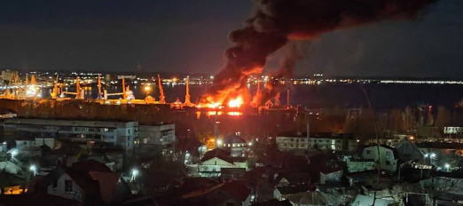 “RBC.UA”消息网12月26日称，那是酬酢媒体崇下传的费奥多西亚天区领作患上火的画里。
