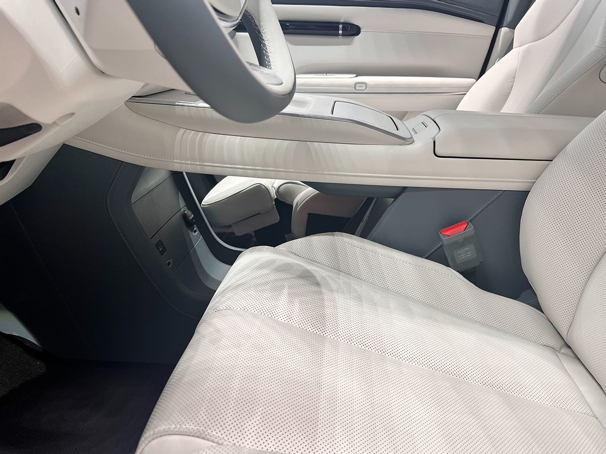 21.39万起,支持换电,Model Y+鸥翼门=TA,昊铂HT到店实拍