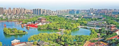 位于陕西西安城南的大唐芙蓉园成为西安向世界展示古老历史底蕴的文化之窗和新的文化地标。新华社记者 刘 潇摄