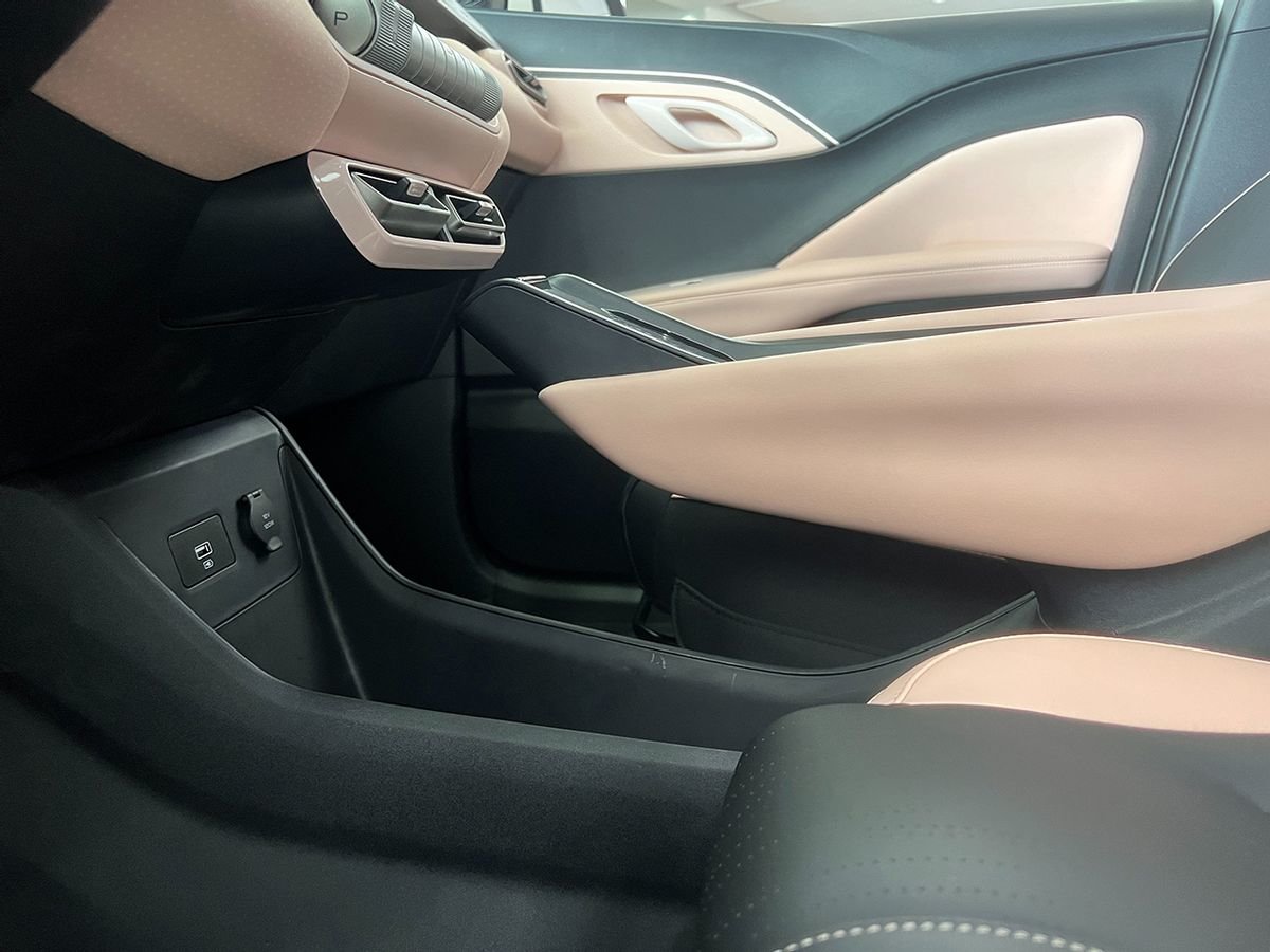 5月卖了8000多辆,它和五菱缤果怎么选?比亚迪海鸥实拍