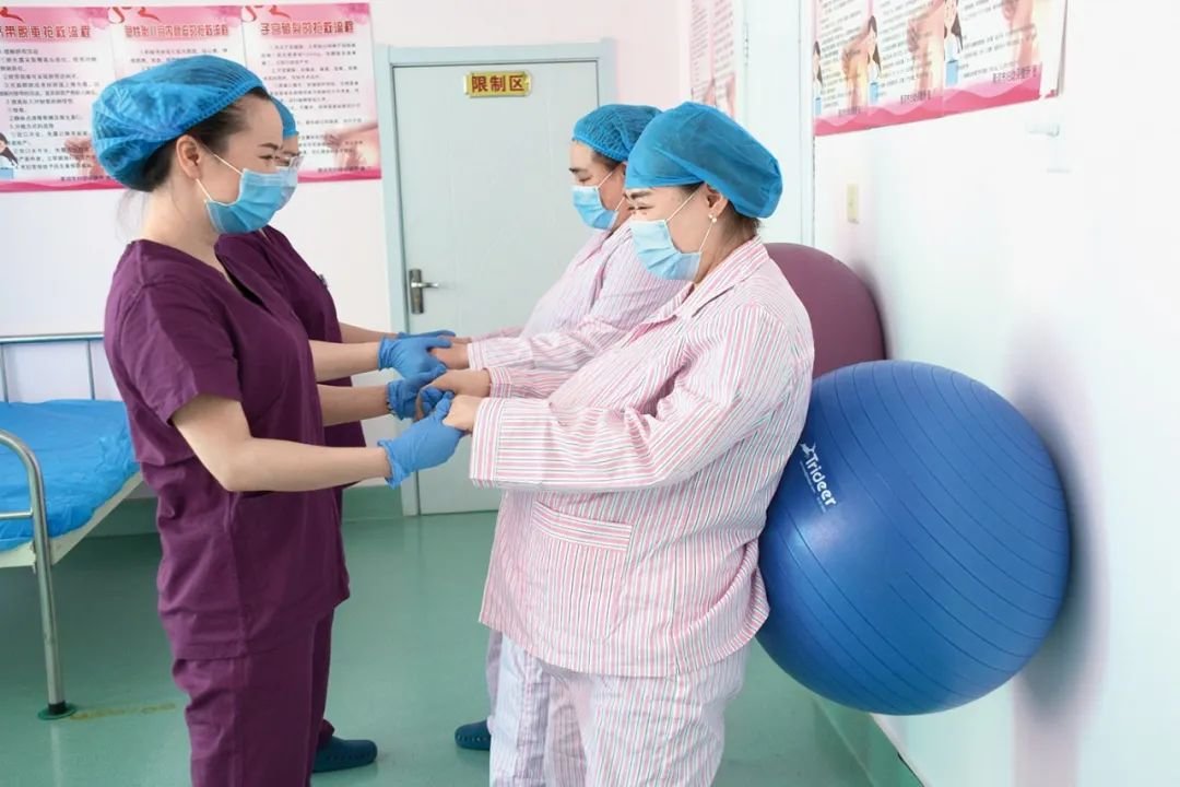 黑河近十年人口自然增长率均为负,目前已经处于超少子化社会。(@视觉中国 图)