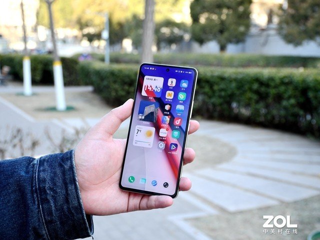 4K元性价比旗舰该买谁?iQOO 11全面对比小米13