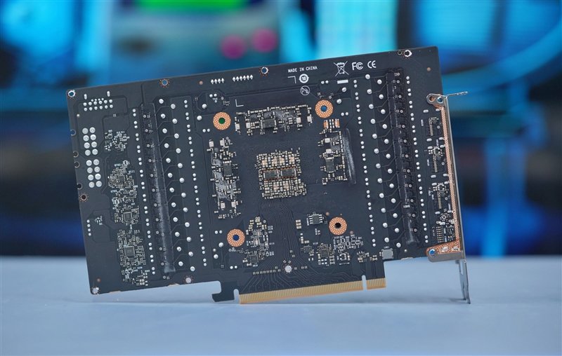 高颜值+顶级做工!铭瑄RTX 4080 iCraft OC16G瑷珈显卡评测:三风扇稳压71℃